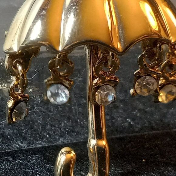 Umbrella with Rhinestone Rain Drops Gold Tone Metal Brooch Cottagecore Grandmaco - Picture 2 of 6